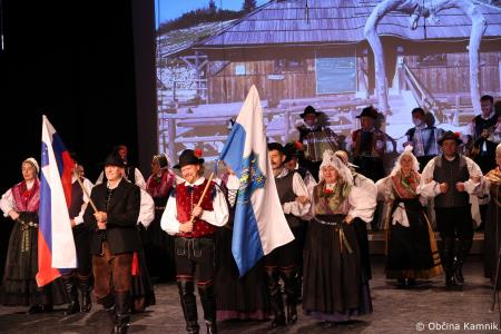 Ples in glasba izpod kamniških planin v izvedbi Folklorne skupine Kamnik in njihovih prijateljev  (90)